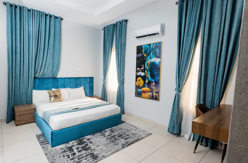 BEDROOM 2